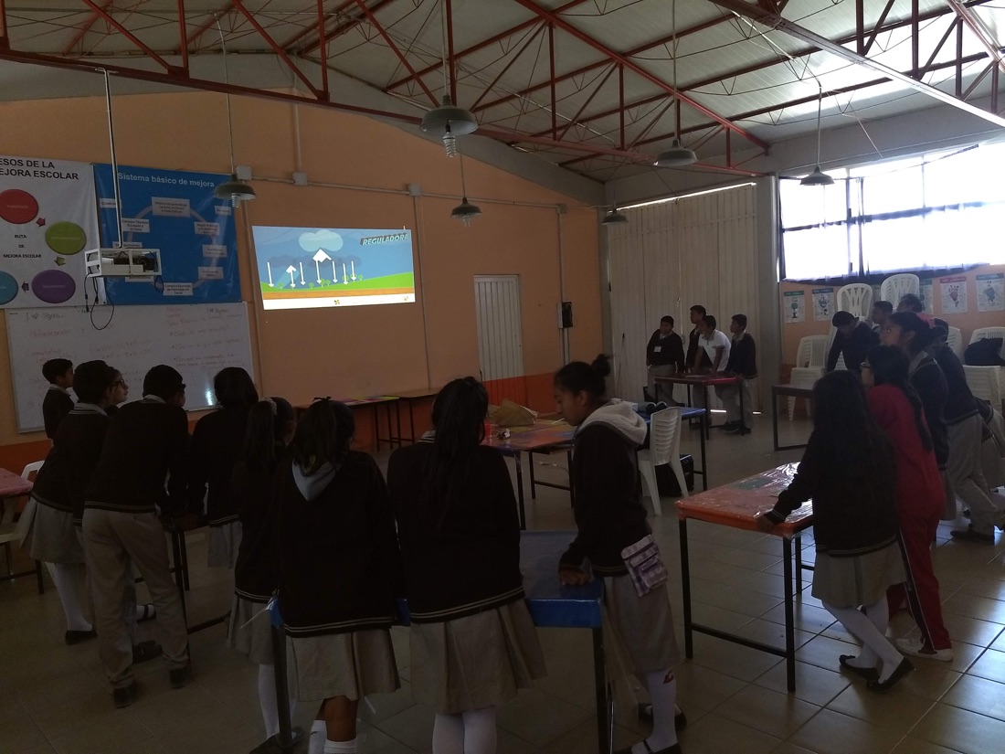 CEAA Hidalgo · aula con proyección interactiva del juego