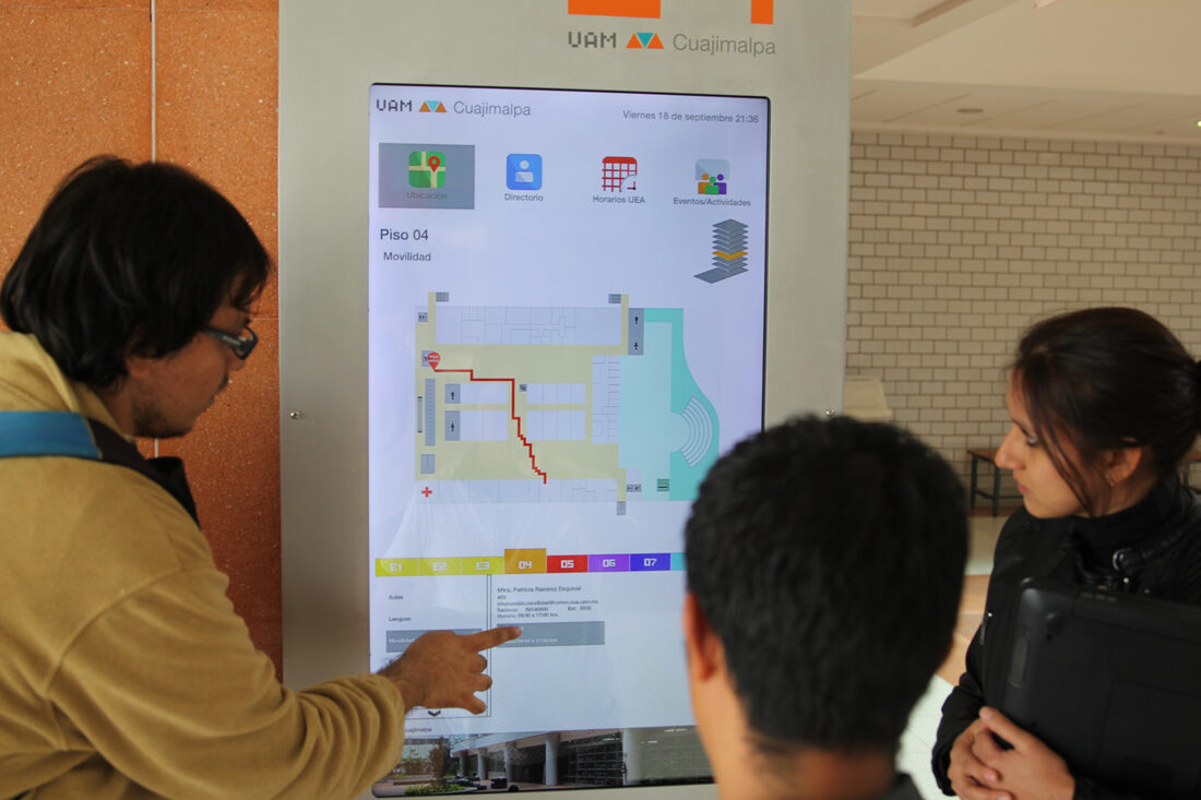 UAM Cuajimalpa · kiosco táctil con el software de mapas y directorio del campus