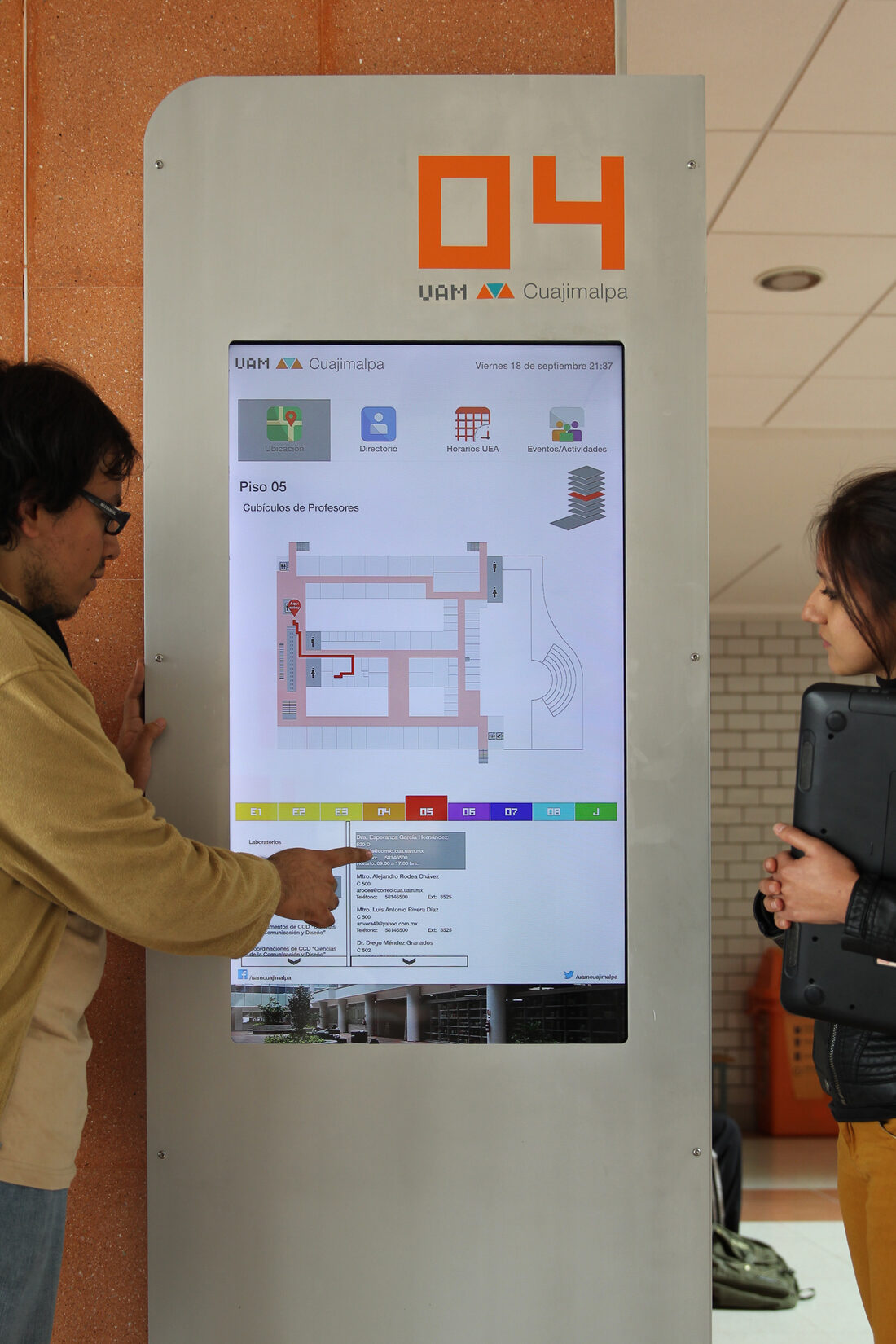 UAM Cuajimalpa · tótem de señalización interactiva, ubicación piso por piso